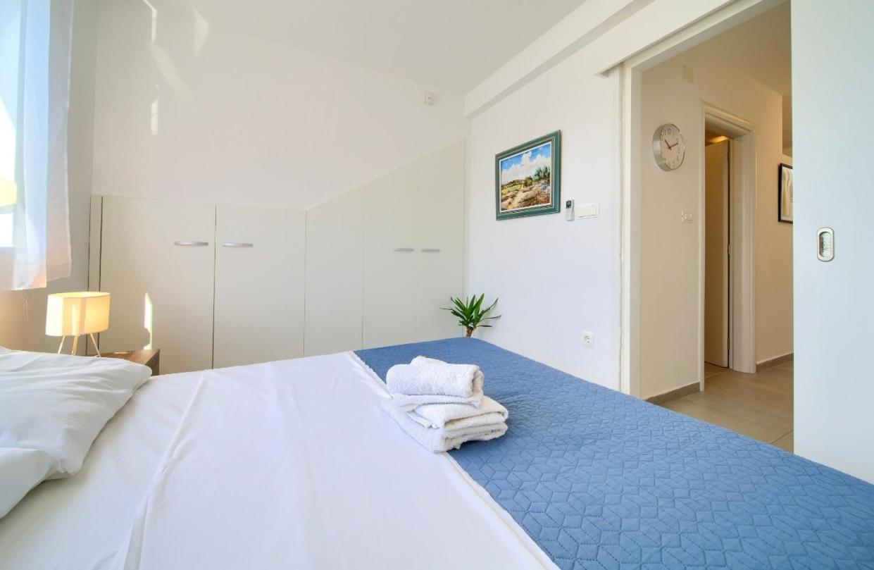 Apartment Sasso Bianco With The Private Pool Njivice Exterior foto