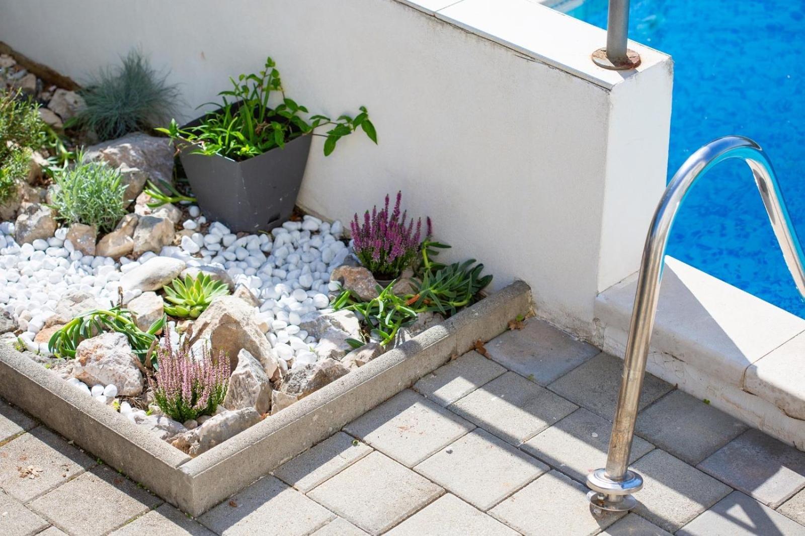 Apartment Sasso Bianco With The Private Pool Njivice Exterior foto