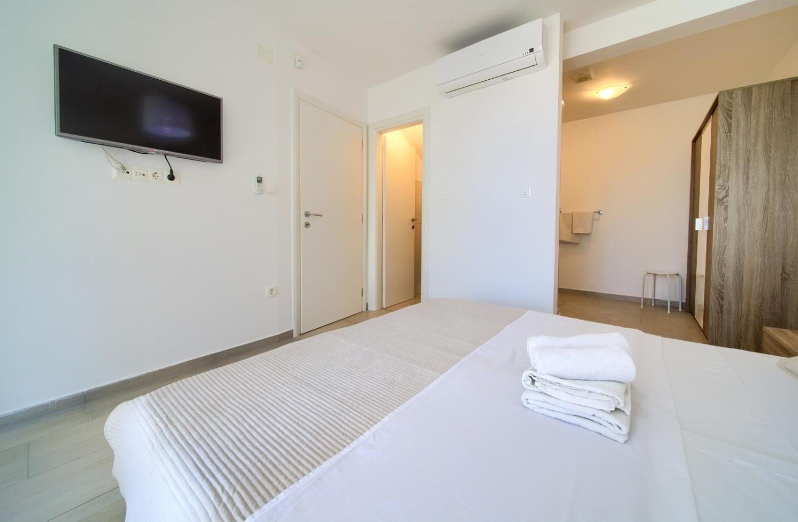 Apartment Sasso Bianco With The Private Pool Njivice Exterior foto